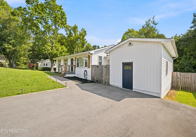 Photo 2 of Sale Pending at 7808 Wise Ln, Knoxville, TN 37920 | MLS# 1350700 | Listing updated on 2026-09-06