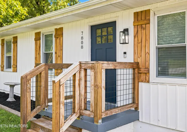 Photo 3 of Sale Pending at 7808 Wise Ln, Knoxville, TN 37920 | MLS# 1350700 | Listing updated on 2026-09-06