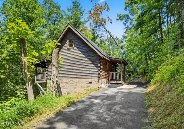 23rd image of 1922 Beach Front Dr, Sevierville, TN 37876 | MLS# 1351468
