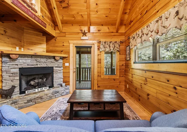 3rd image of 1922 Beach Front Dr, Sevierville, TN 37876 | MLS# 1351468