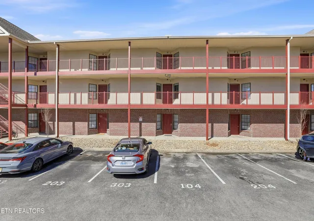 Photo 3 of Condo for sale at 2201 Franklin Sta Way #305, Knoxville, TN 37916 | MLS# 1350725 | Listing updated on 2026-08-06