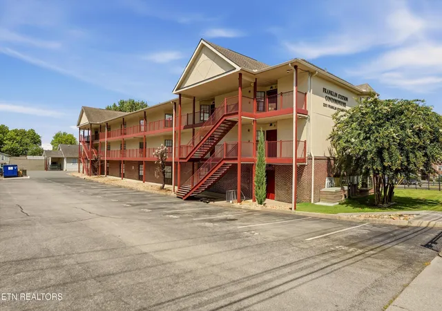 Listing Photo 4 - Condo for sale in building located at 2201 Franklin Station Wy, Knoxville, TN 37916 - Unit #305