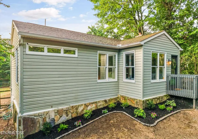 2nd image of 112 Pleasant Ln, Clinton, TN 37716 | MLS# 1350657