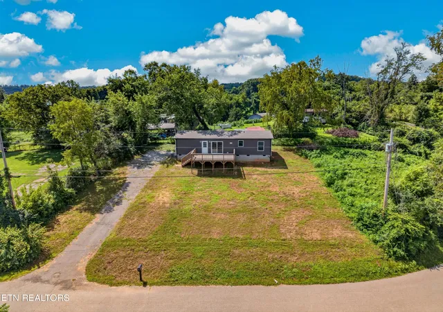 2nd image of 135 Gamble Ln, La Follette, TN 37766 | MLS# 1350605