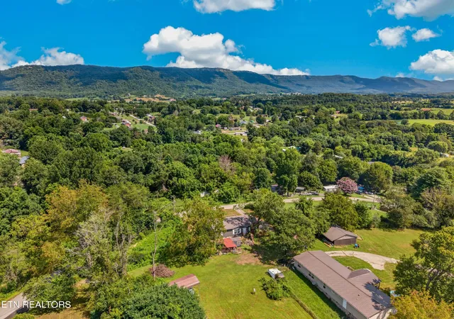 30th image of 135 Gamble Ln, La Follette, TN 37766 | MLS# 1350605