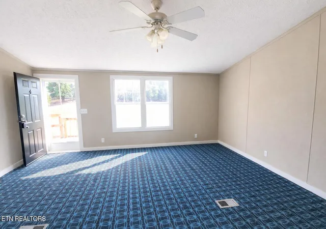 Photo 3 of Sale Pending at 4127 Crippen Rd, Knoxville, TN 37918 | MLS# 1350612 | Listing updated on 2026-08-24