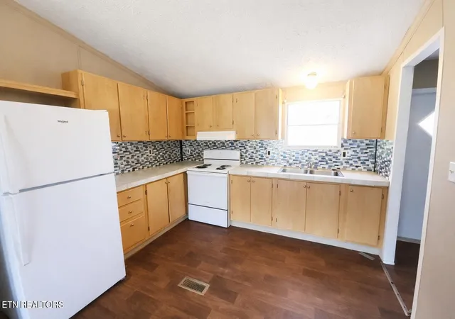 Photo 3 of Sale Pending at 4127 Crippen Rd, Knoxville, TN 37918 | MLS# 1350612 | Listing updated on 2026-08-24