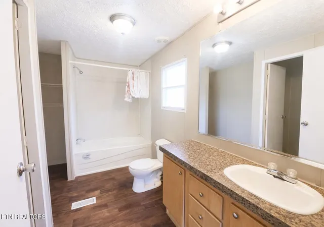 Photo 4 of Sale Pending at 4127 Crippen Rd, Knoxville, TN 37918 | MLS# 1350612 | Listing updated on 2026-08-24