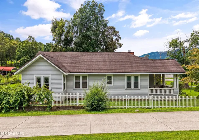 2nd image of 718 N Kingston Ave, Rockwood, TN 37854 | MLS# 1350620