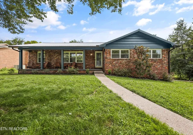Photo 1 of Sale Pending at 928 Dartford Rd, Knoxville, TN 37919 | MLS# 1350635 | Listing updated on 2026-08-13