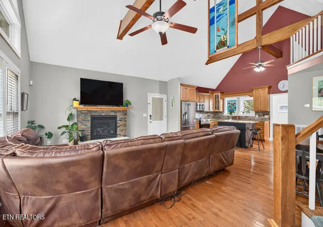 Photo 4 of Sale Pending at 916 Redbud Dr, Dandridge, TN 37725 | MLS# 1350640 | Listing updated on 2026-08-25