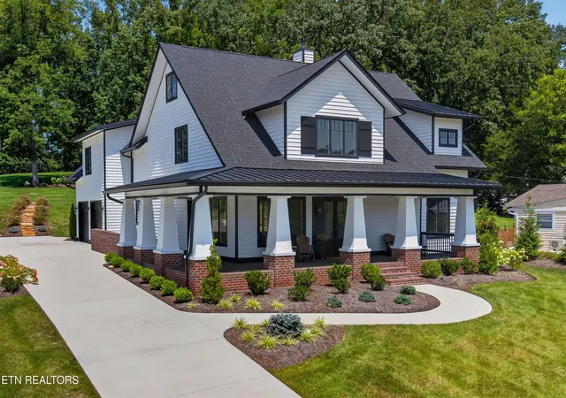 Photo 3 of Single family home for sale at 1521 Cherokee Blvd, Knoxville, TN 37919 | MLS# 1350930 | Listing updated on 2026-08-31