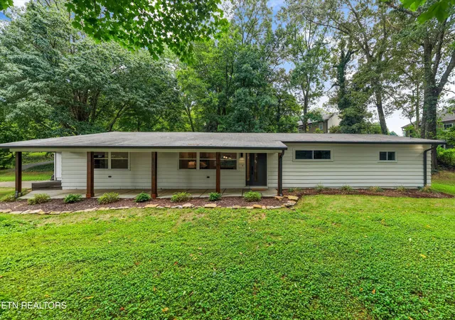 Photo 2 of Single family home for sale at 1700 Lockwood Dr, Knoxville, TN 37918 | MLS# 1350642 | Listing updated on 2026-09-09