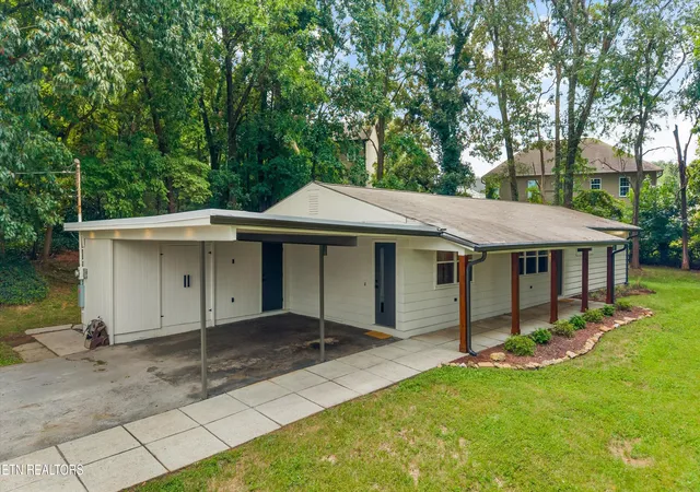 Photo 3 of Single family home for sale at 1700 Lockwood Dr, Knoxville, TN 37918 | MLS# 1350642 | Listing updated on 2026-09-09