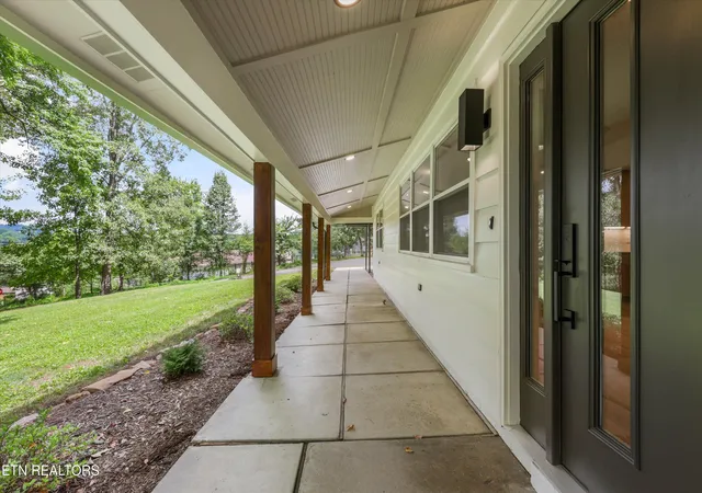 Photo 4 of Single family home for sale at 1700 Lockwood Dr, Knoxville, TN 37918 | MLS# 1350642 | Listing updated on 2026-09-09