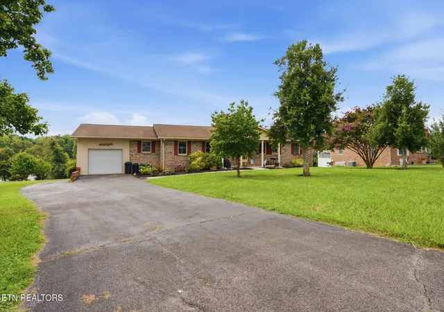 Photo 3 of Single family home for sale at 1684 Brookview Dr, Dandridge, TN 37725 | MLS# 1350804 | Listing updated on 2026-08-23