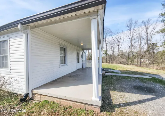 Photo 3 of Single family home for sale at 4129 Crippen Rd, Knoxville, TN 37918 | MLS# 1350647 | Listing updated on 2026-09-01