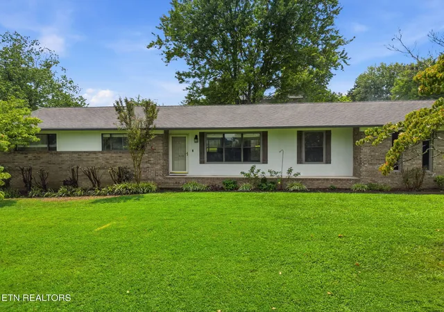 Photo 3 of Single family home for sale at 1019 Kensington Blvd, Maryville, TN 37803 | MLS# 1350651 | Listing updated on 2026-08-28