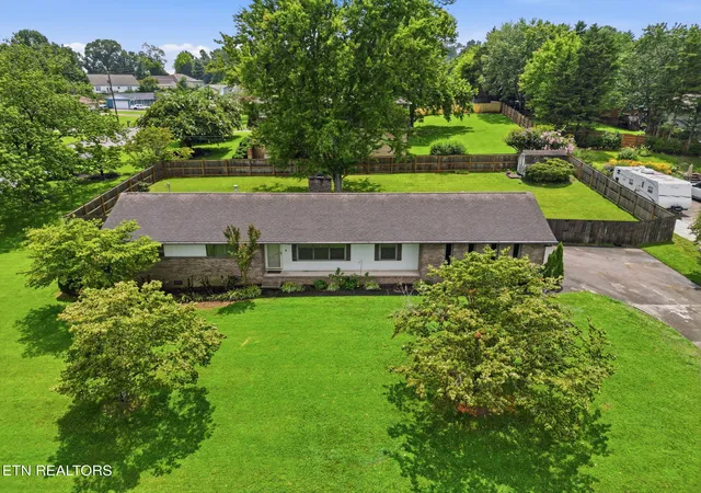 Photo 4 of Single family home for sale at 1019 Kensington Blvd, Maryville, TN 37803 | MLS# 1350651 | Listing updated on 2026-08-28