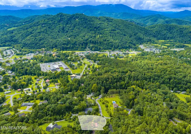 Photo 3 of Multi family home for sale at 744 Lee Cir, Sevierville, TN 37862 | MLS# 1350697 | Listing updated on 2026-08-09
