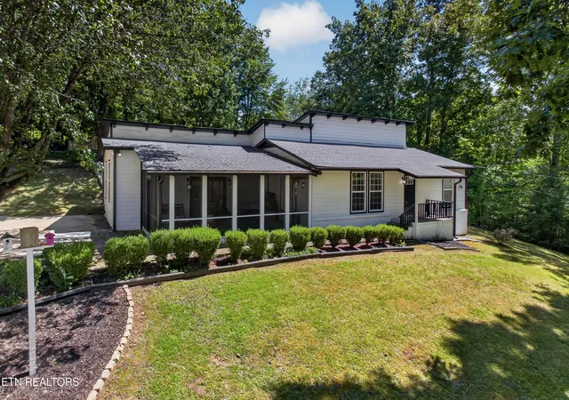 Photo 1 of Single family home for sale at 718 Hathburn Dr, Rockwood, TN 37854 | MLS# 1351370 | Listing updated on 2026-09-30