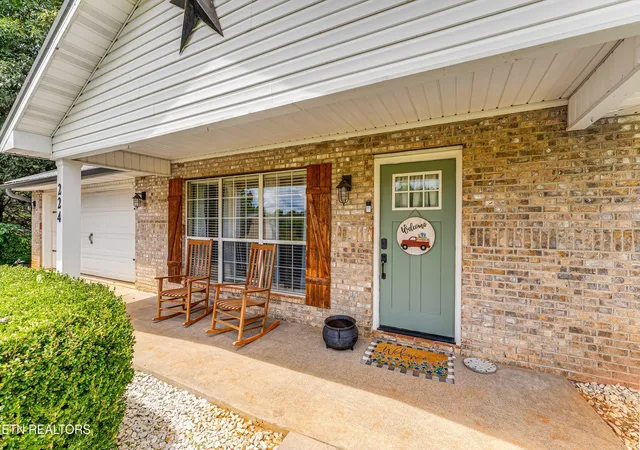 Photo 2 of Single family home for sale at 224 Old Clover Hl Rd, Maryville, TN 37803 | MLS# 1350726 | Listing updated on 2026-09-24