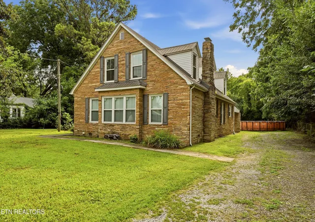 Photo 3 of Sale Pending at 531 N Tellico St, Madisonville, TN 37354 | MLS# 1350971 | Listing updated on 2026-09-15
