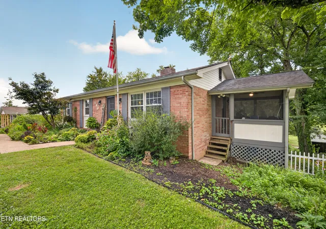 2nd image of 140 Westwood Dr, Clinton, TN 37716 | MLS# 1350707