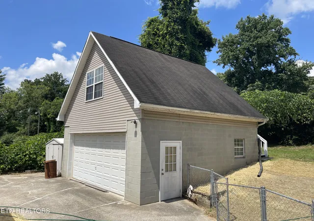Photo 3 of Sale Pending at 258 Old Tacora Hills Rd, Clinton, TN 37716 | MLS# 1350733 | Listing updated on 2026-09-19
