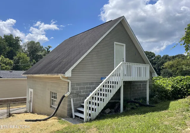 Photo 4 of Sale Pending at 258 Old Tacora Hills Rd, Clinton, TN 37716 | MLS# 1350733 | Listing updated on 2026-09-19