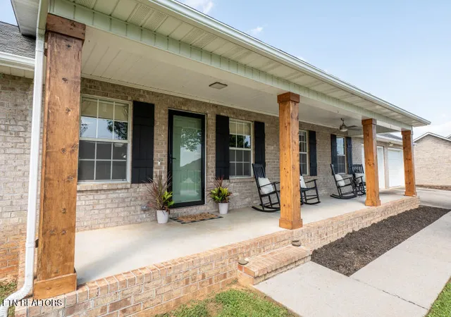 Photo 3 of Single family home for sale at 409 Hiddenbrook Ln, Maryville, TN 37804 | MLS# 1350721 | Listing updated on 2026-09-01