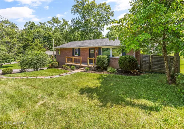 Photo 1 of Single family home for sale at 312 Stone Rd, Knoxville, TN 37920 | MLS# 1350741 | Listing updated on 2026-09-16