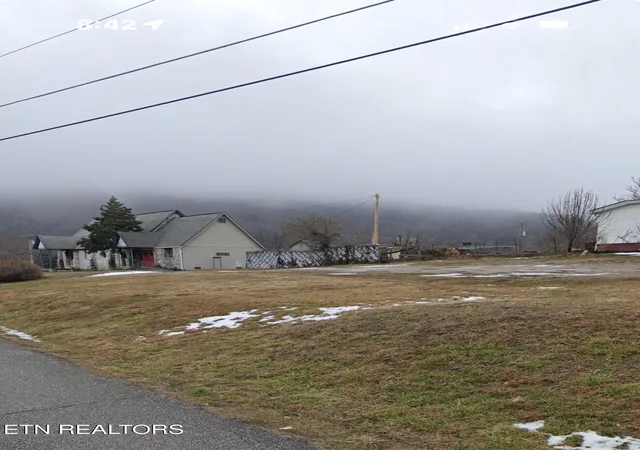 2nd image of 105 W Ash St, La Follette, TN 37766 | MLS# 1350723