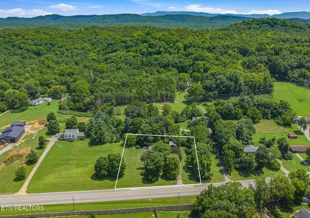 Photo 4 of Sale Pending at 1812 E Governor John Sevier Hwy, Knoxville, TN 37920 | MLS# 1350871 | Listing updated on 2026-09-02
