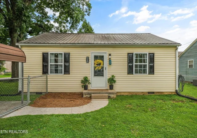 1st image of 569 Monroe St, Madisonville, TN 37354 | MLS# 1351027