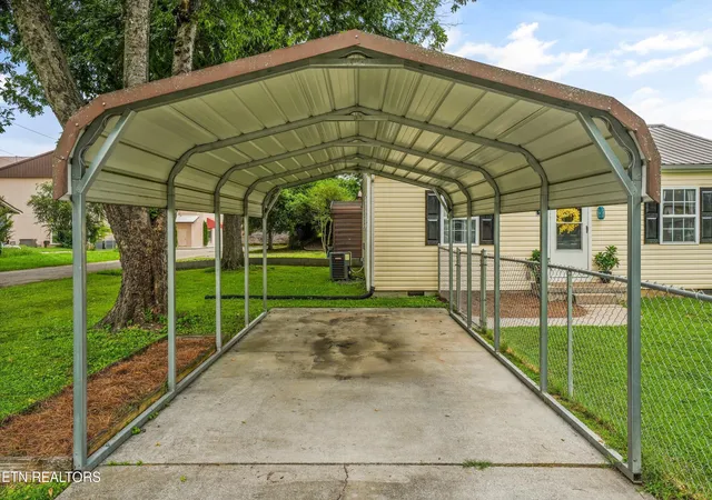 Photo 3 of Single family home for sale at 569 Monroe St, Madisonville, TN 37354 | MLS# 1351027 | Listing updated on 2026-10-08