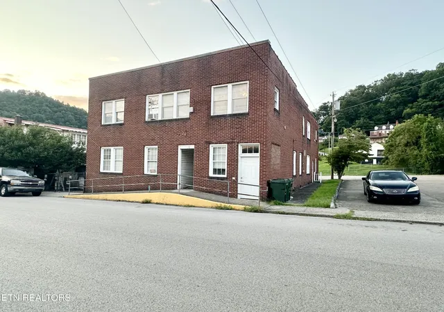 1st image of 107 E Mound St, Harlan, KY 40831 | MLS# 1350764