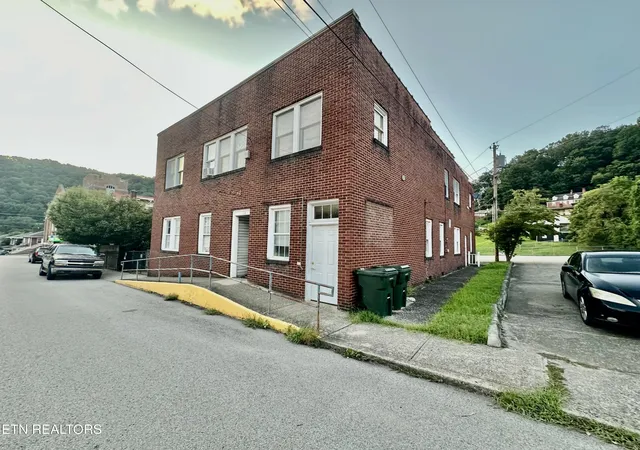 3rd image of 107 E Mound St, Harlan, KY 40831 | MLS# 1350764