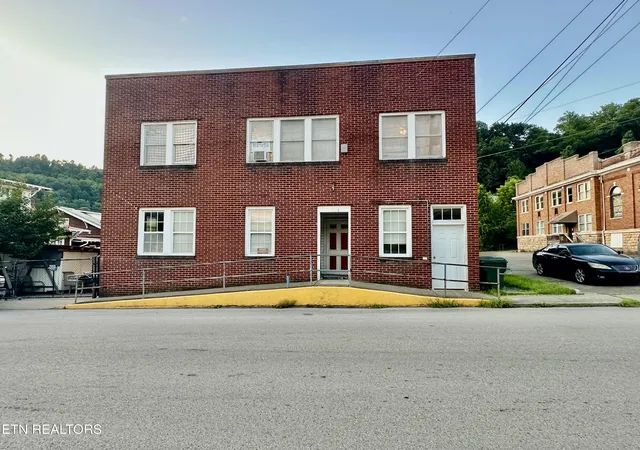 5th image of 107 E Mound St, Harlan, KY 40831 | MLS# 1350764