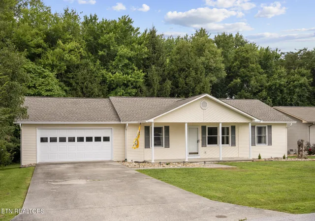 Photo 2 of Single family home for sale at 332 Southgate Dr, Crossville, TN 38555 | MLS# 1350763 | Listing updated on 2026-09-03