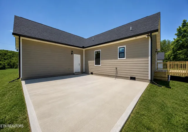 Photo 3 of Single family home for sale at 12595 Hickory Crk Rd, Lenoir City, TN 37771 | MLS# 1350752 | Listing updated on 2026-09-14