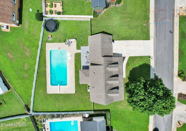 Photo 3 of Single family home for sale at 1762 Ne Autumn Dr, Cleveland, TN 37323 | MLS# 1350917 | Listing updated on 2026-08-17