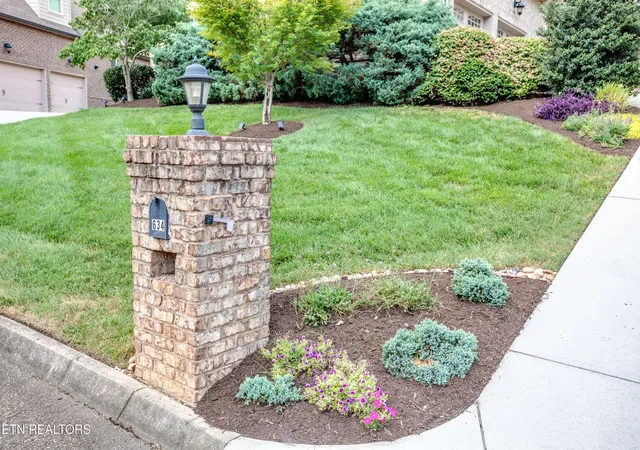 Photo 2 of Single family home for sale at 634 Oak Cvs Ln, Knoxville, TN 37922 | MLS# 1350983 | Listing updated on 2026-09-14