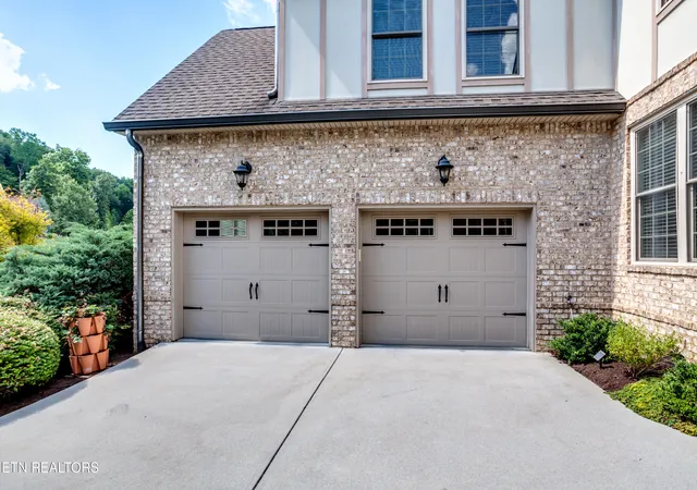 Photo 3 of Single family home for sale at 634 Oak Cvs Ln, Knoxville, TN 37922 | MLS# 1350983 | Listing updated on 2026-09-14