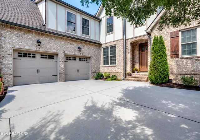 Photo 3 of Single family home for sale at 634 Oak Cvs Ln, Knoxville, TN 37922 | MLS# 1350983 | Listing updated on 2026-09-14