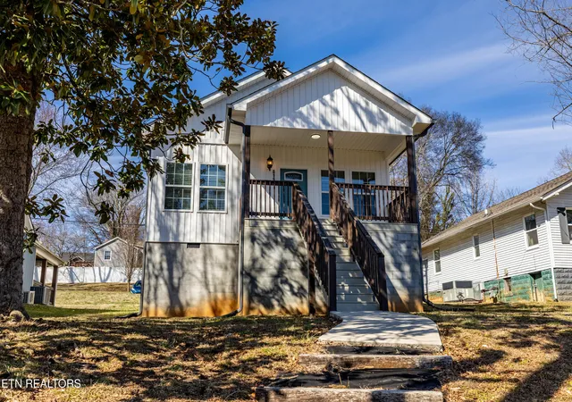 Photo 2 of Single family home for sale at 619 Ne Midlake Dr, Knoxville, TN 37918 | MLS# 1350779 | Listing updated on 2026-09-16