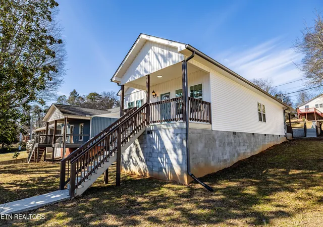 Photo 3 of Single family home for sale at 619 Ne Midlake Dr, Knoxville, TN 37918 | MLS# 1350779 | Listing updated on 2026-09-16