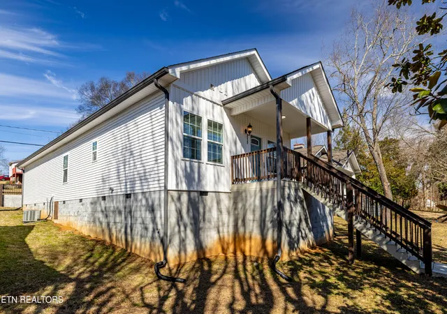 Photo 3 of Single family home for sale at 619 NE Midlake Dr, Knoxville, TN 37918 | MLS# 1350779 | Listing updated on 2026-09-16