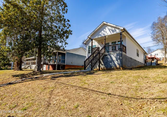 Photo 4 of Single family home for sale at 619 NE Midlake Dr, Knoxville, TN 37918 | MLS# 1350779 | Listing updated on 2026-09-16