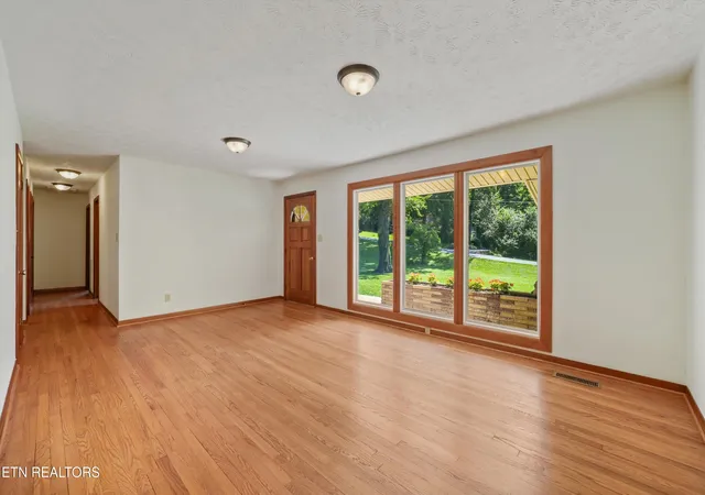 Photo 4 of Single family home for sale at 5617 Briercliff Rd, Knoxville, TN 37918 | MLS# 1350809 | Listing updated on 2026-09-14